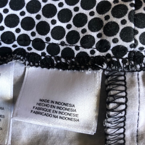 Classic Anne Klein size 10 black and white shorts - Picture 9 of 10